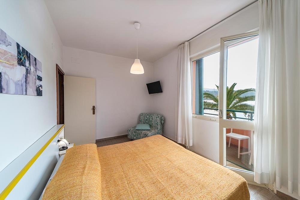 Hotel Belmare Porto Azzurro Extérieur photo