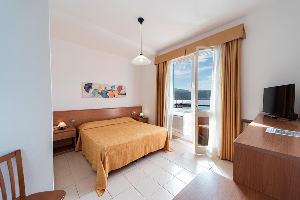 Hotel Belmare Porto Azzurro Extérieur photo
