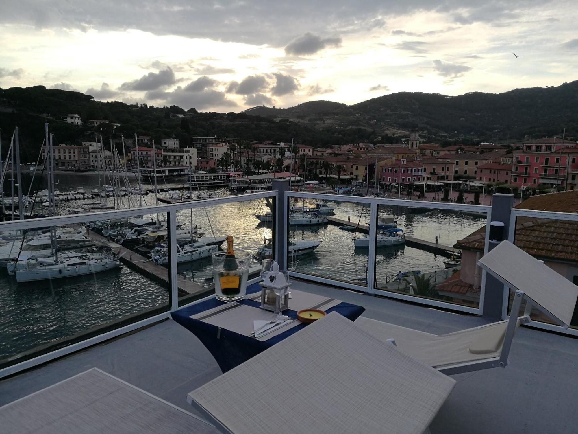 Hotel Belmare Porto Azzurro Extérieur photo